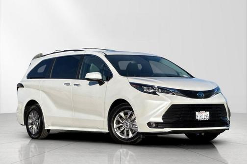 2025 Toyota Sienna XLE