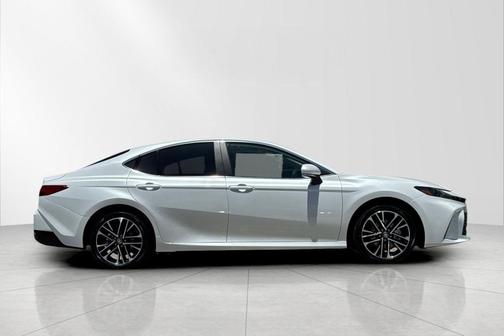 Wind Chill Pearl 2026 Toyota Camry XLE