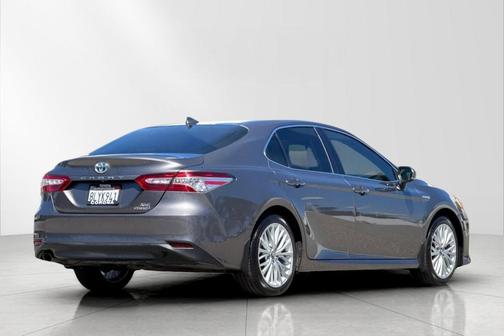 2019 Toyota Camry Hybrid XLE