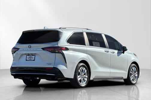 2023 Toyota Sienna Limited