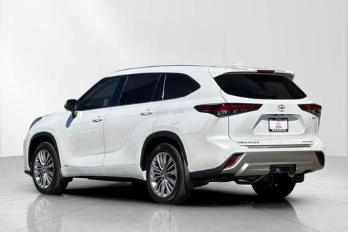 Wind Chill Pearl 2026 Toyota Highlander Hybrid Platinum