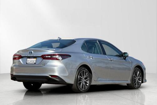 2023 Toyota Camry Hybrid XLE