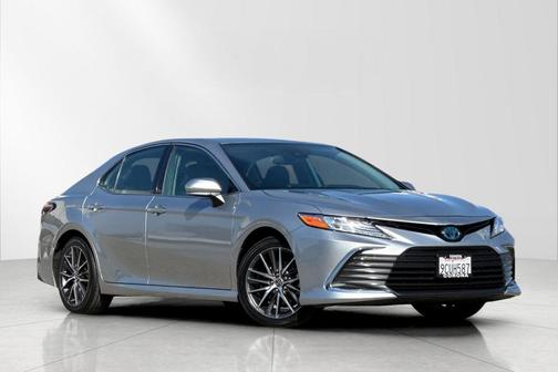 2023 Toyota Camry Hybrid XLE
