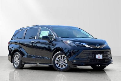 Midnight Black Metallic 2026 Toyota Sienna XLE