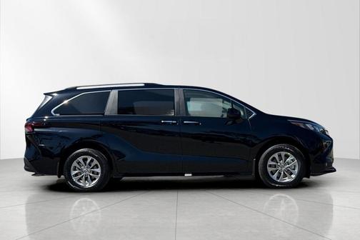 Midnight Black Metallic 2026 Toyota Sienna XLE