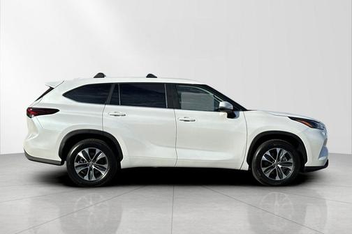 2025 Toyota Highlander XLE