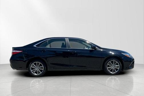 Midnight Black Metallic 2017 Toyota Camry SE