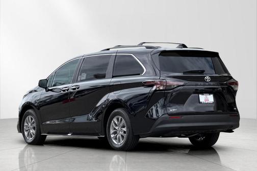 Midnight Black Metallic 2026 Toyota Sienna XLE