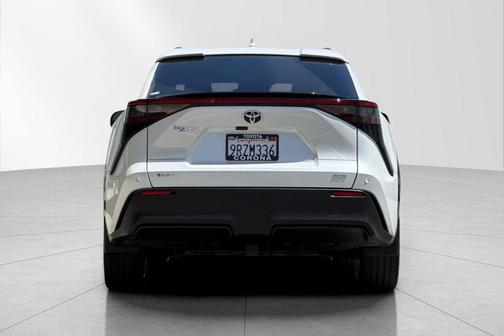 Wind Chill Pearl 2025 Toyota bZ4X XLE