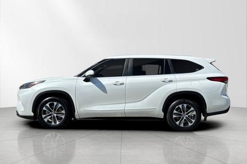 Wind Chill Pearl 2023 Toyota Highlander XLE