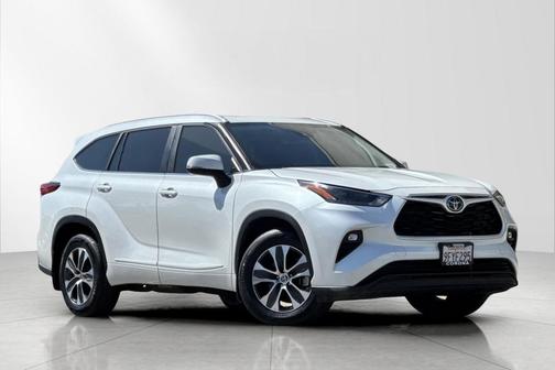 Wind Chill Pearl 2023 Toyota Highlander XLE