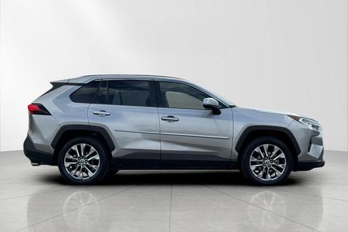 Silver Sky Metallic 2019 Toyota RAV4 XLE Premium