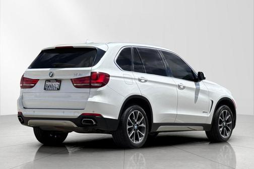 Mineral White Metallic 2018 BMW X5 sDrive35i