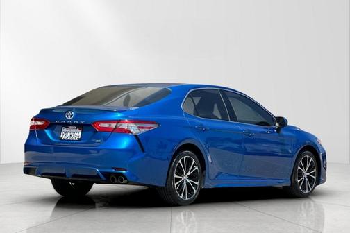 Blue Streak Metallic 2018 Toyota Camry SE