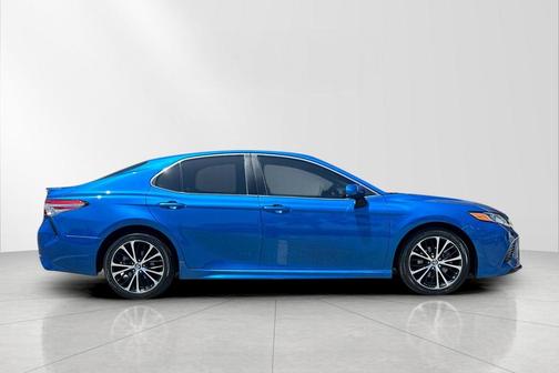 Blue Streak Metallic 2018 Toyota Camry SE