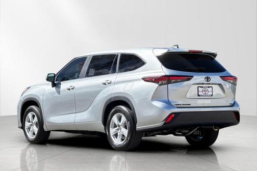 2025 Toyota Highlander LE