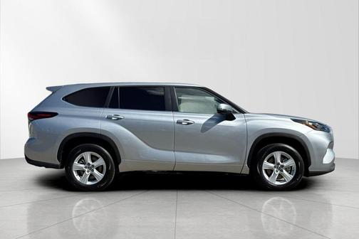 2025 Toyota Highlander LE