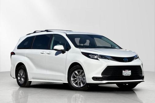 2025 Toyota Sienna LE