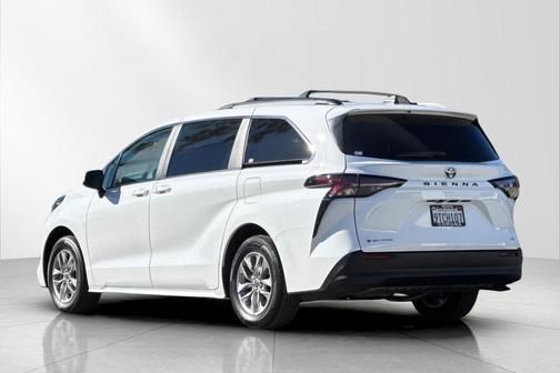 2025 Toyota Sienna LE