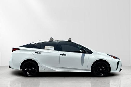 White 2022 Toyota Prius L