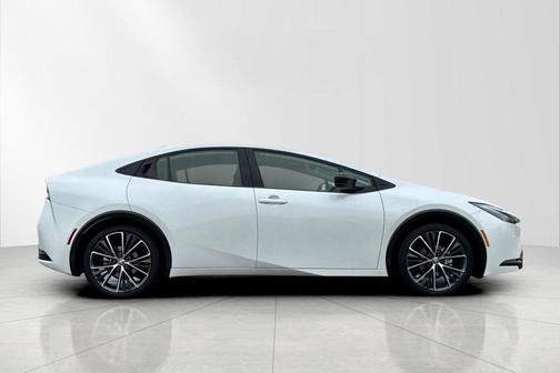 2025 Toyota Prius XLE