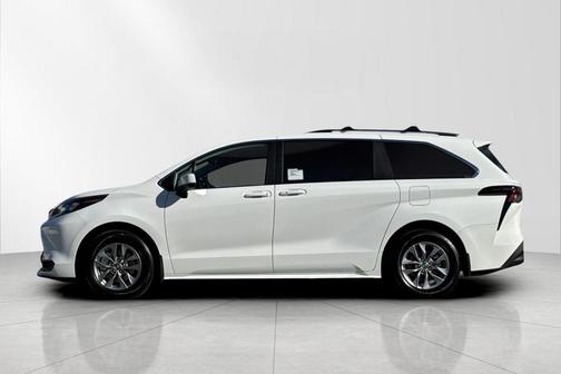 2025 Toyota Sienna LE