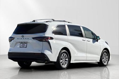 2025 Toyota Sienna LE