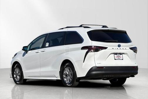2025 Toyota Sienna LE