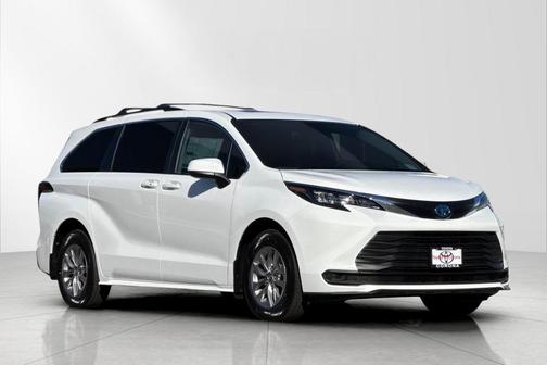 2025 Toyota Sienna LE