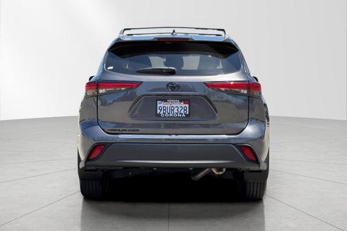 Magnetic Gray Metallic 2022 Toyota Highlander XLE