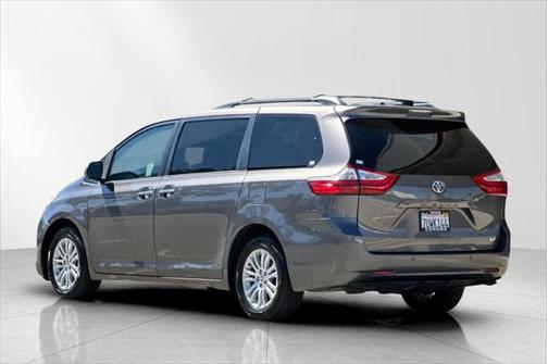 2017 Toyota Sienna XLE