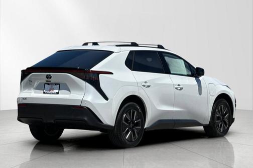 Wind Chill Pearl 2026 Toyota bZ XLE Plus