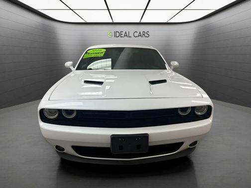 Bright White Clearcoat 2016 Dodge Challenger SXT