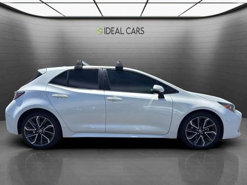 Blizzard Pearl 2019 Toyota Corolla XSE