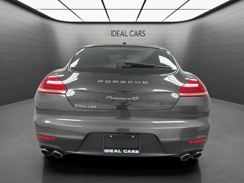 Carbon Gray Metallic 2015 Porsche Panamera 4S