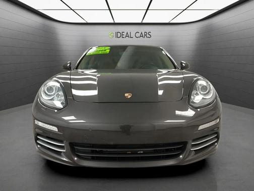 Carbon Gray Metallic 2015 Porsche Panamera 4S