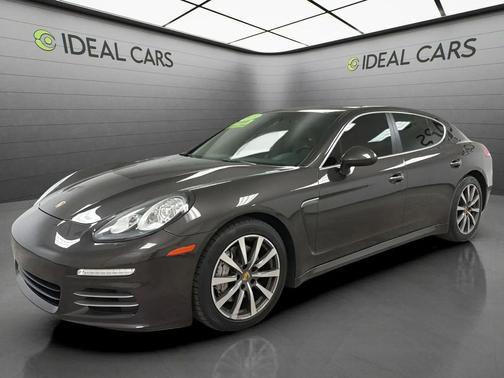 Carbon Gray Metallic 2015 Porsche Panamera 4S