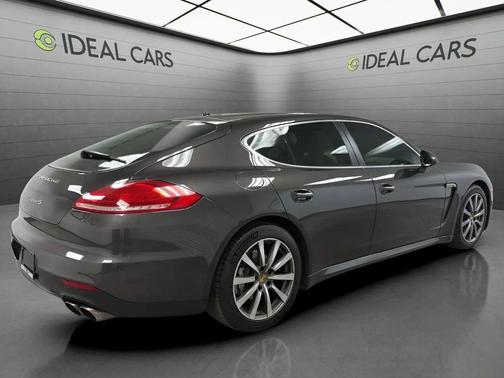 Carbon Gray Metallic 2015 Porsche Panamera 4S