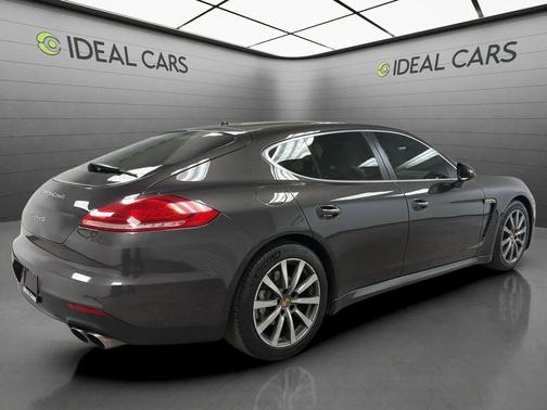 Carbon Gray Metallic 2015 Porsche Panamera 4S