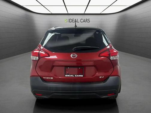 Cayenne Red/Super Black 2019 Nissan Kicks SV