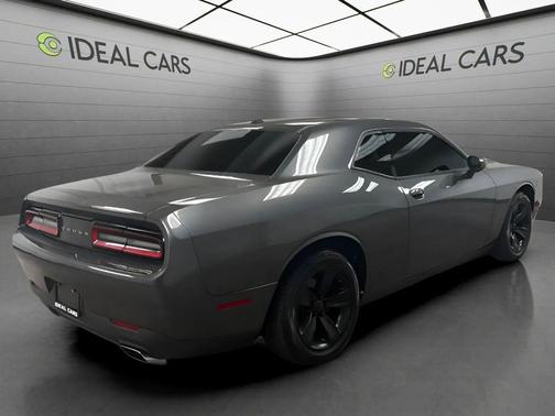 Granite Pearlcoat 2016 Dodge Challenger SXT