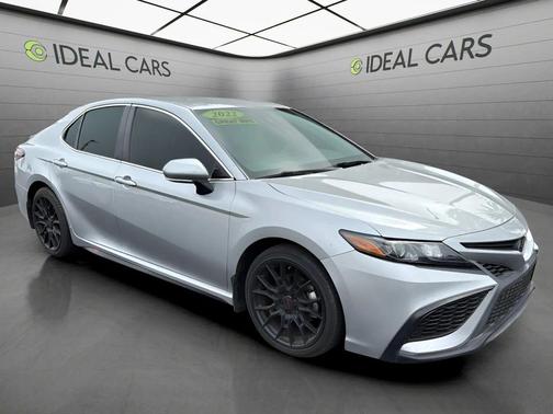 Celestial Silver Metallic 2022 Toyota Camry SE
