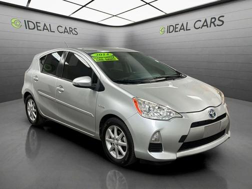 Classic Silver Metallic 2014 Toyota Prius c Three