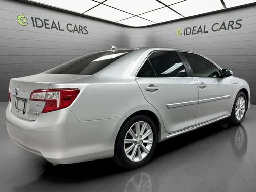 Classic Silver Metallic 2013 Toyota Camry Hybrid XLE