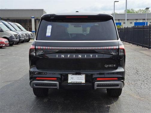 2025 INFINITI QX80 Luxe