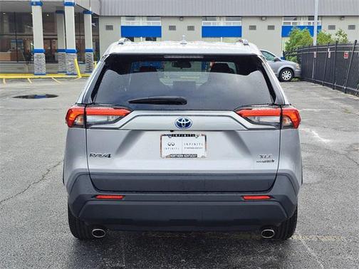 2022 Toyota RAV4 Hybrid XLE