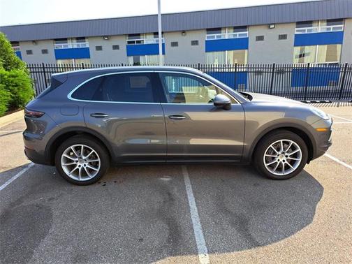 2023 Porsche Cayenne Platinum Edition