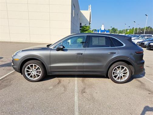 2023 Porsche Cayenne Platinum Edition