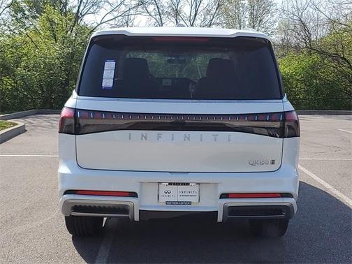 2025 INFINITI QX80 Luxe