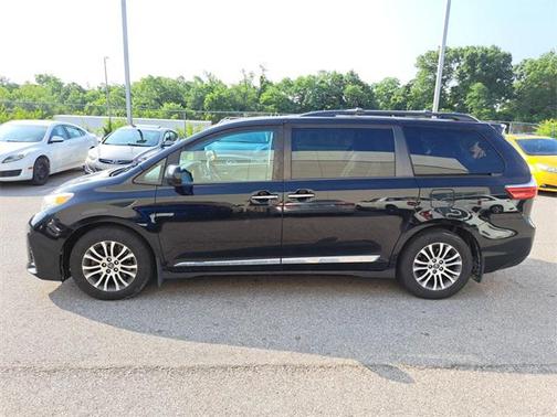 2019 Toyota Sienna XLE